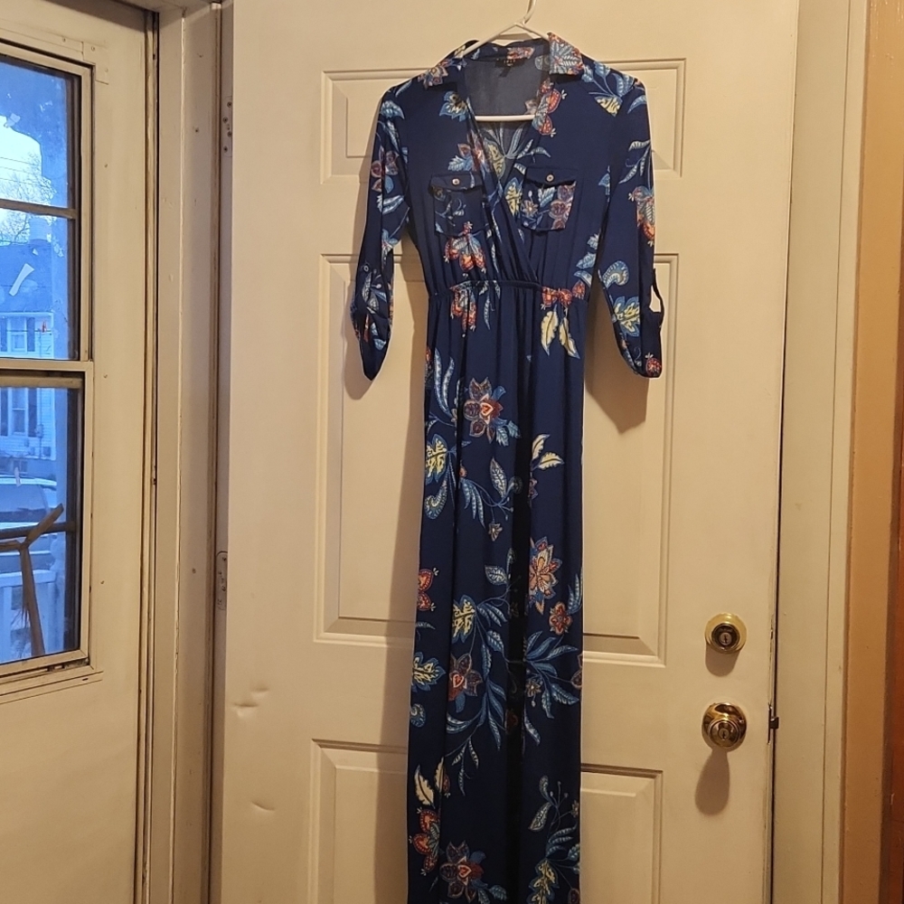 Iris, Multiflowee Spring Royal Blue , V-Neck Boho Style,  W Slit Dress Sz M